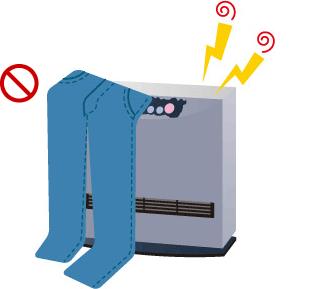 洗濯物を乾燥させるため、ファンヒーターに洗濯物を被せたまま使用し、熱影響によりファンヒーター上部のパネルが変形した。