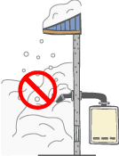 ※積雪や、屋根から落ちた雪により給排気筒トップがふさがれないように注意してください。ふさがれそうなときは、安全に注意して、除雪してください。ふさがれると排気が逆流して室内に流れ、一酸化炭素中毒の原因になります。屋根から落ちた雪が給排気筒トップをふさいだり破損するおそれのあるときは、屋根の雪止め工事を工事店に依頼してください。